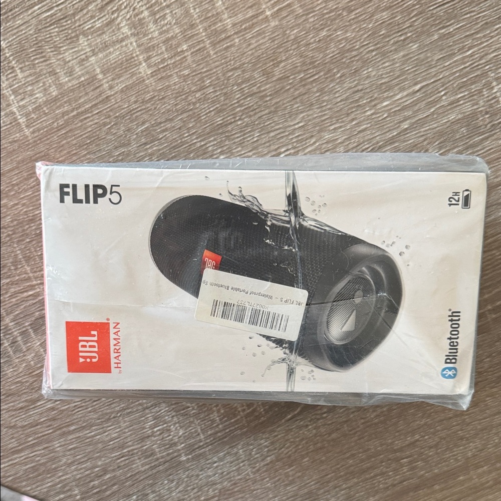 NWT JBL Flip 5 waterproof portable Bluetooth Speaker - Black